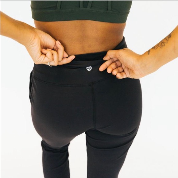 SOLD! SENITA - Studio Skin Joggers in Black - XS - Picture 4 of 4